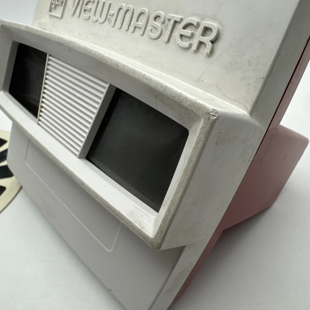 VINTAGE VIEW-MASTER - Vintage Red & White with Blue Lever - GAF - 3-D Viewer